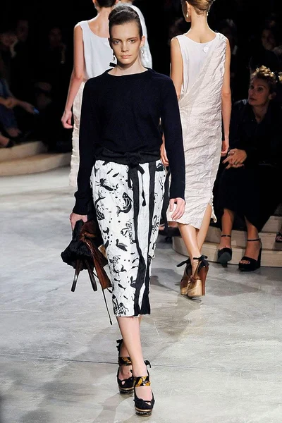 Look 11